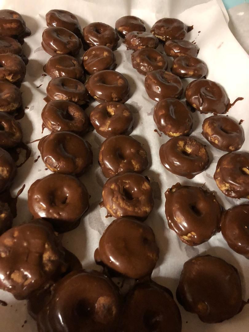 chocolate and cinnamon mini doughnuts that are vegan and eggless